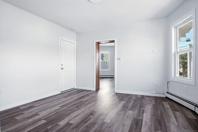 Foto del edificio - 100 Bishop Ave
