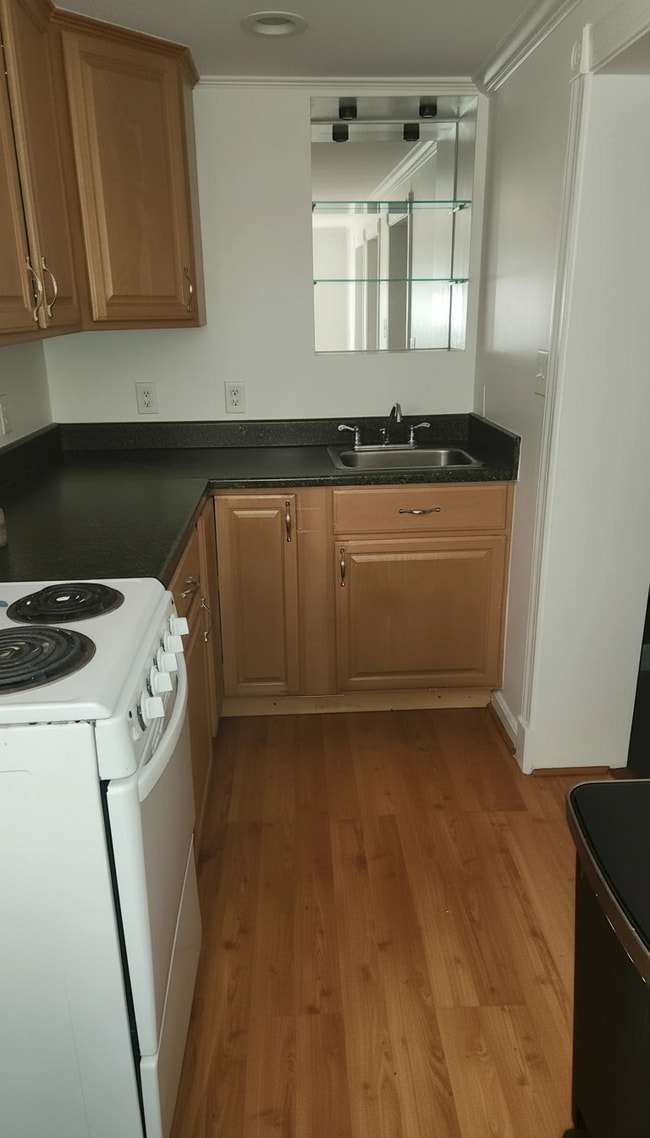 Building Photo - 236 E Main St