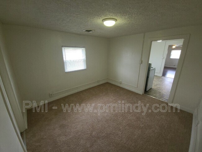 Building Photo - 1311 E 11th St