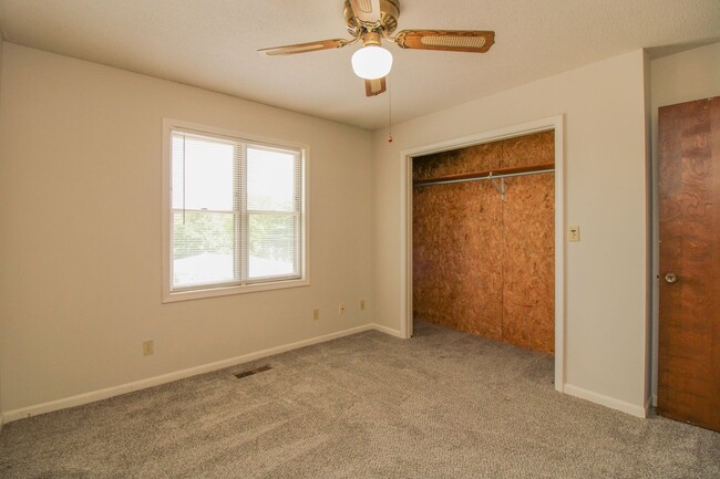 Building Photo - 1812 Sunrise Dr