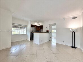 Building Photo - 924 SE 2nd St