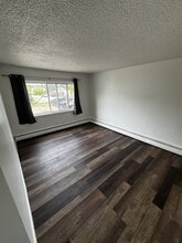 Building Photo - 12940-12118 118 Ave NW