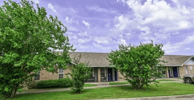 Foto del edificio - 100 Justin Wy