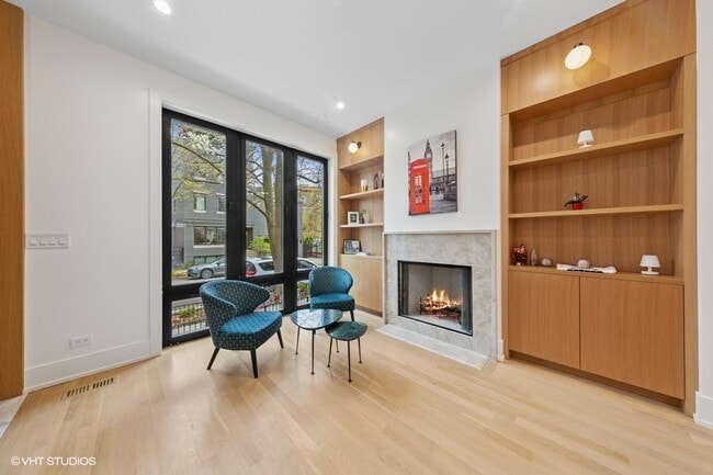 Building Photo - 1844 N Maud Ave