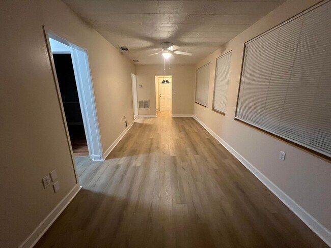 Foto del edificio - 2540 Elyria Ave