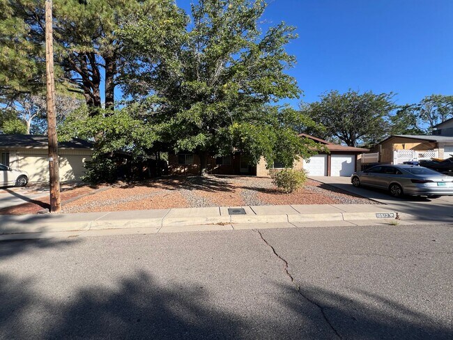 Building Photo - NE 4 Bedroom  2 Bath with Garage