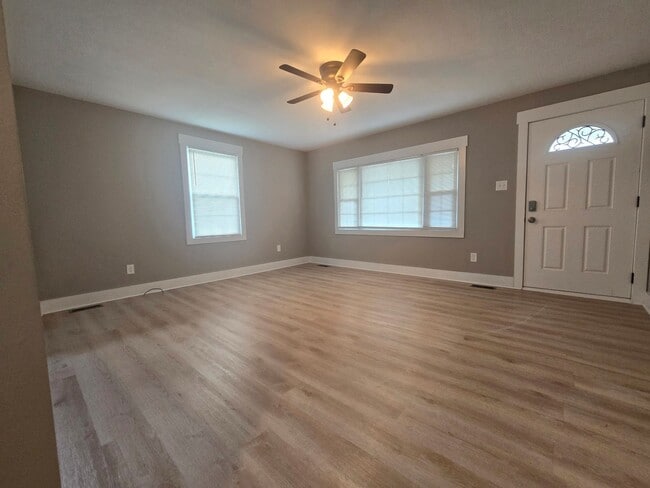Photo - Adorable, remodeled 3br/2ba house close to...