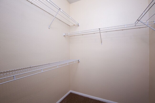 Foto del edificio - Upstairs 2br unit in upscale NW gated community with pool/spa & gym