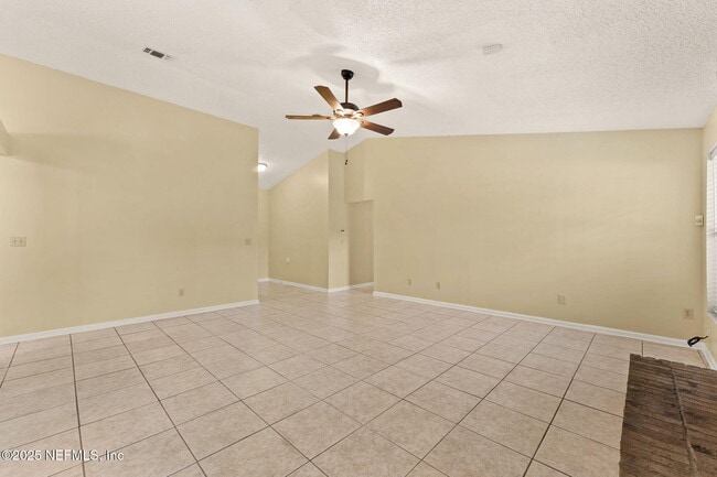 Foto del edificio - 8138 Corky Ln