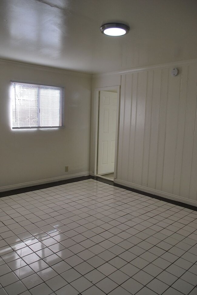 Building Photo - 831