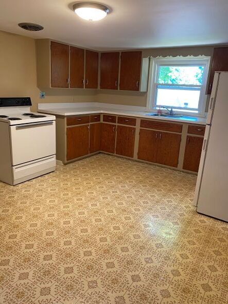 Kitchen - 3875 N Buffalo St