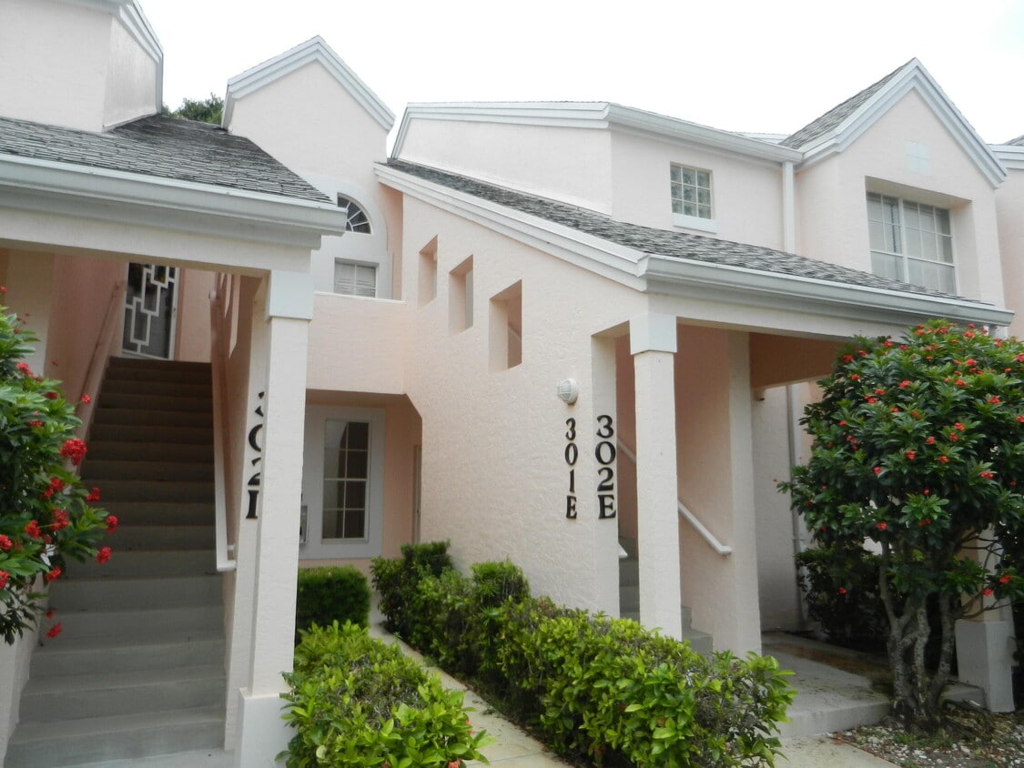 Primary Photo - 301 Muirfield Ct