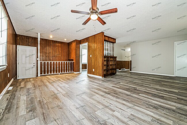 Foto del edificio - 123 N Kendall Dr