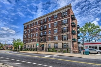 Building Photo - 36 Echo Ave