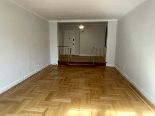 Building Photo - 210 Martine Ave