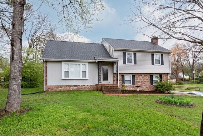Building Photo - Beautiful Quad-level 4/5 bedroom, 2.5 bath...
