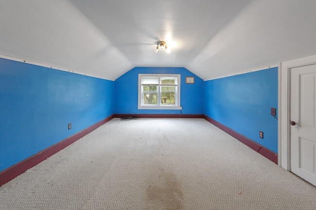 Bedroom - 244 Phelps St