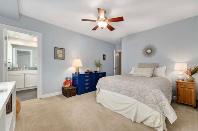 Building Photo - 1221 N Paulina St