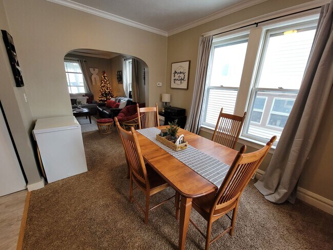 Building Photo - AVAILABLE JUNE - 3 Bed, 1 Bath Home close to Chester Park