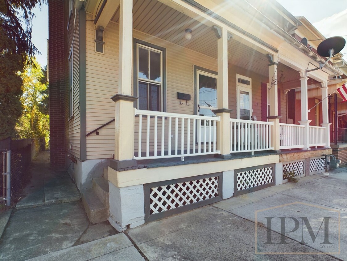 Foto principal - Available Now - Spacious 3 Bedroom home lo...