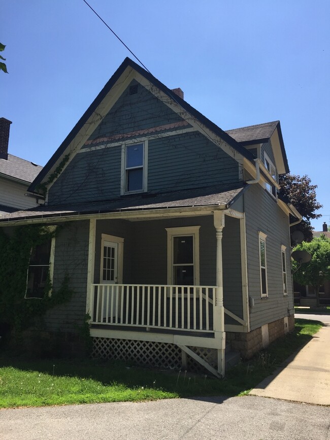 Building Photo - 2 Bed 1 Bath House Aurora's Tanner Histori...