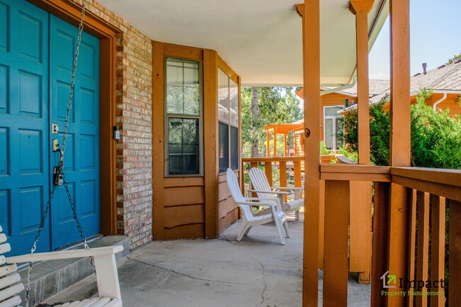 Building Photo - 8586 E Lakeview Dr