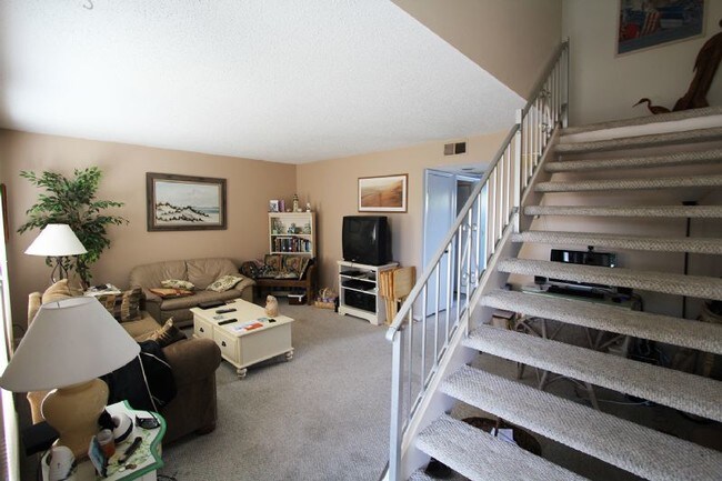 Building Photo - 631 Tarpon Ave