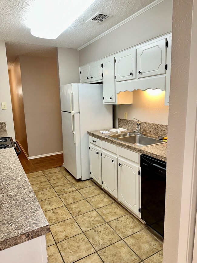 Foto del edificio - 103 Cedarbrook Dr