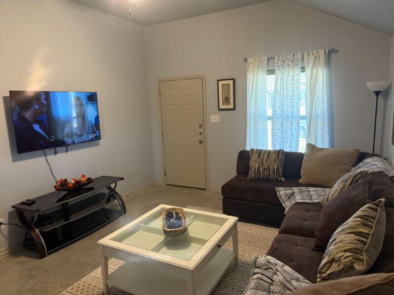 Foto principal - 1335 Liberation Ln
