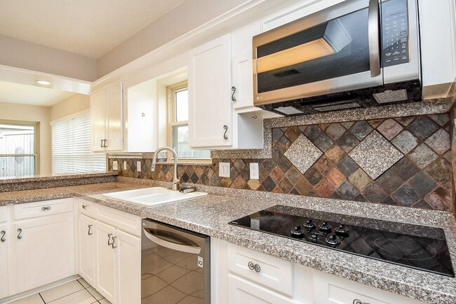 Building Photo - 21106 Park Mt Dr