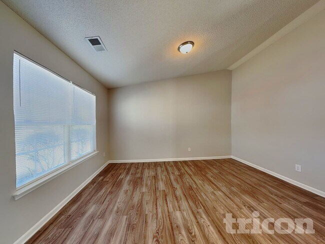 Foto del edificio - 4932 Aldersbrook Dr