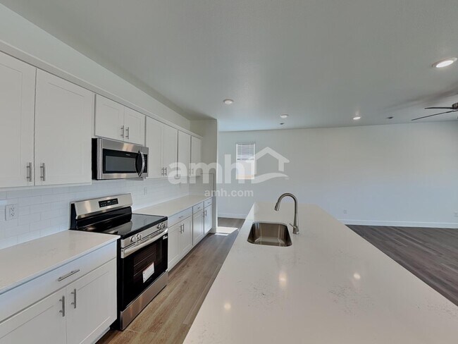 Building Photo - 10071 Potomac St