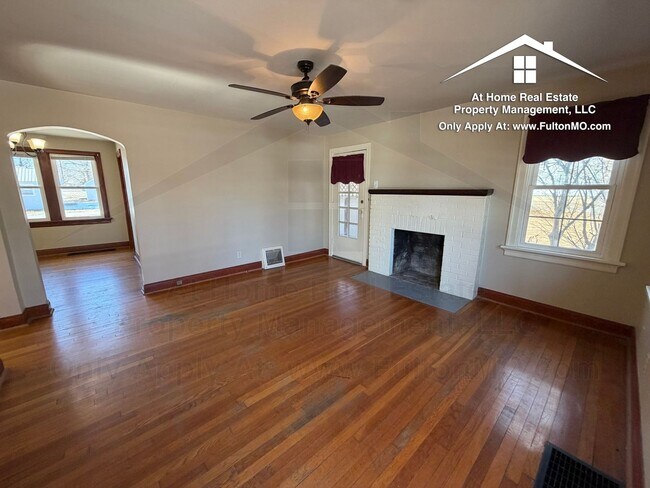 Building Photo - 707 Hollyhock Dr