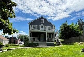 Building Photo - 67R Elm St
