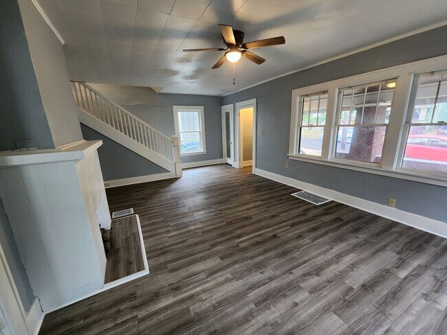 Foto del edificio - 3 br, 1.5 bath House - 2405 East Avenue