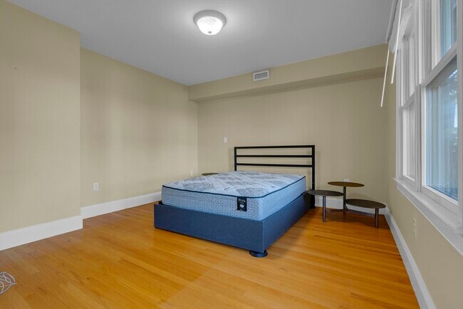 Foto del edificio - 2 Ross Pl