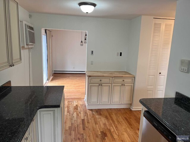 Foto del edificio - 137 Orient Wy