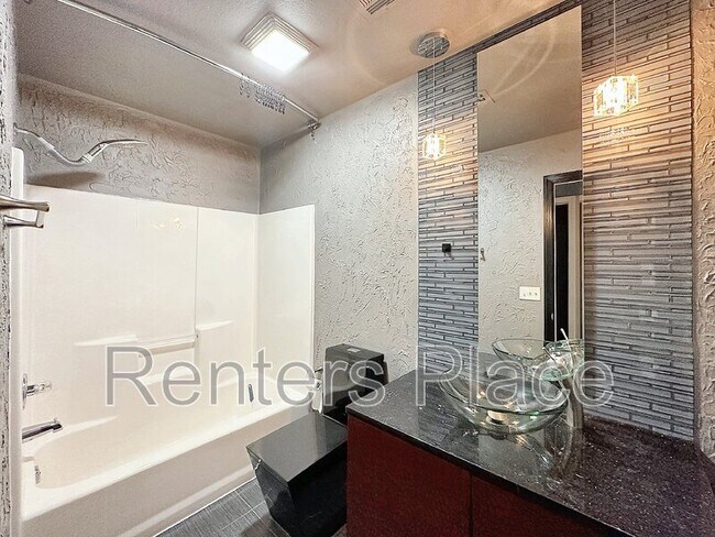 Foto del edificio - 3827 W Canton St