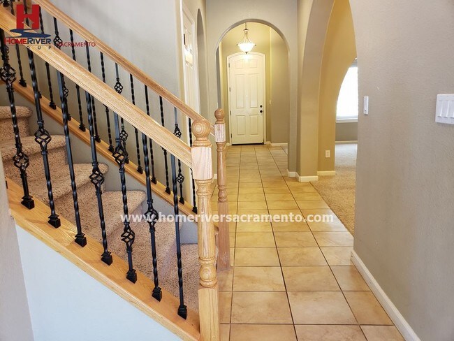 Building Photo - 1242 Villagio Dr