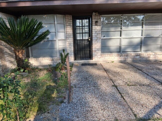 Foto del edificio - 7515 Brush Wood Dr