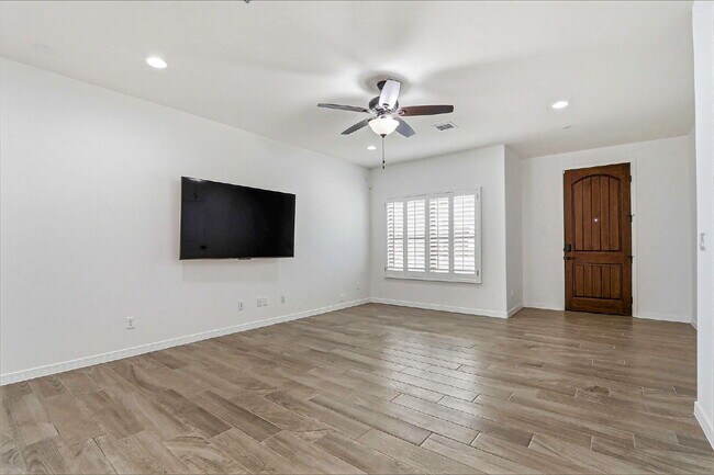 Foto del edificio - 3 bedroom 2 bath with washer and dryer in 79928
