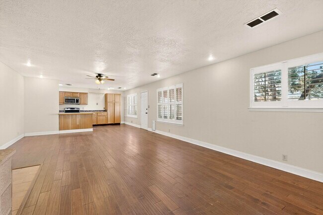 Foto del edificio - 6500 Martin Ct NE