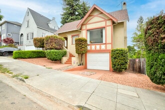 Building Photo - 733 Grosvenor Pl