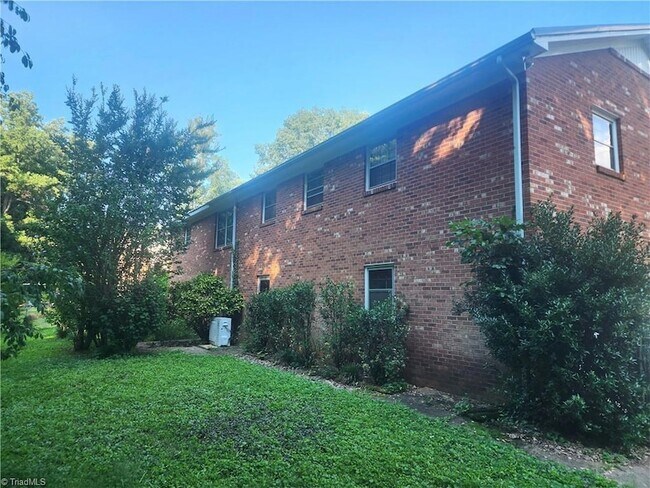 Foto del edificio - 1505 Turfwood Dr