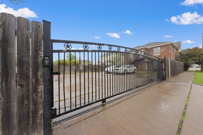 Foto del edificio - 1425 E James St