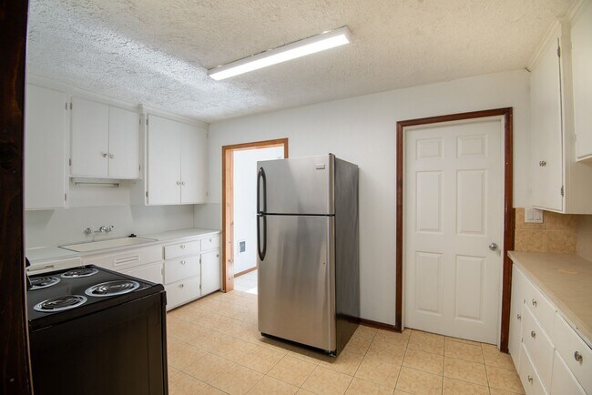 Foto del edificio - Single-level Home Near Salem's revitalized downtown