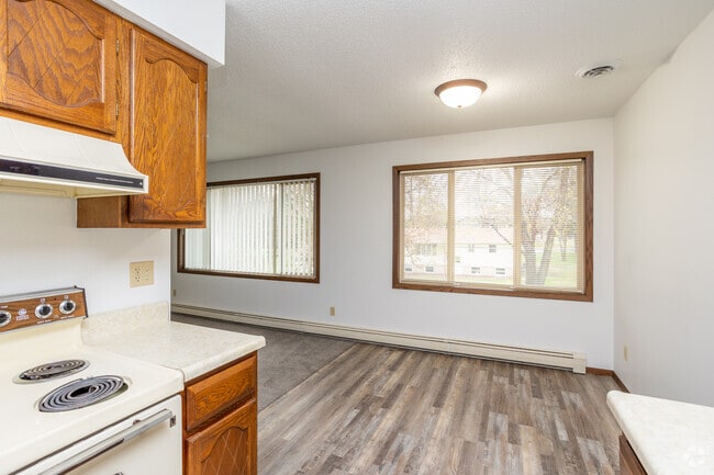 2BR, 1.5BA - 1,163 SF - Kitchen/Dining Room - Cathy Ave Apartments