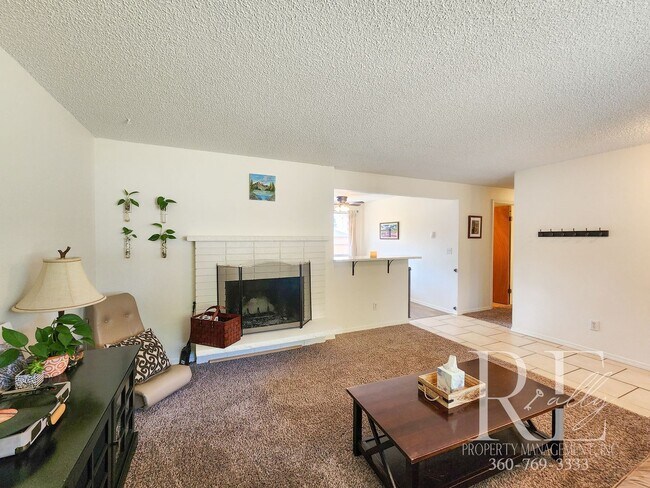 Foto del edificio - Earthy Warm and Inviting 3-Bd Rambler