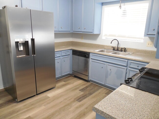 Building Photo - 107 Springlakes Cir