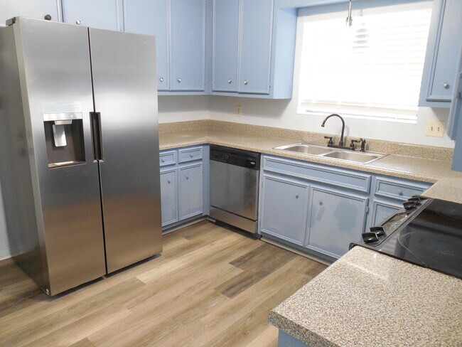 Foto del edificio - 107 Springlakes Cir